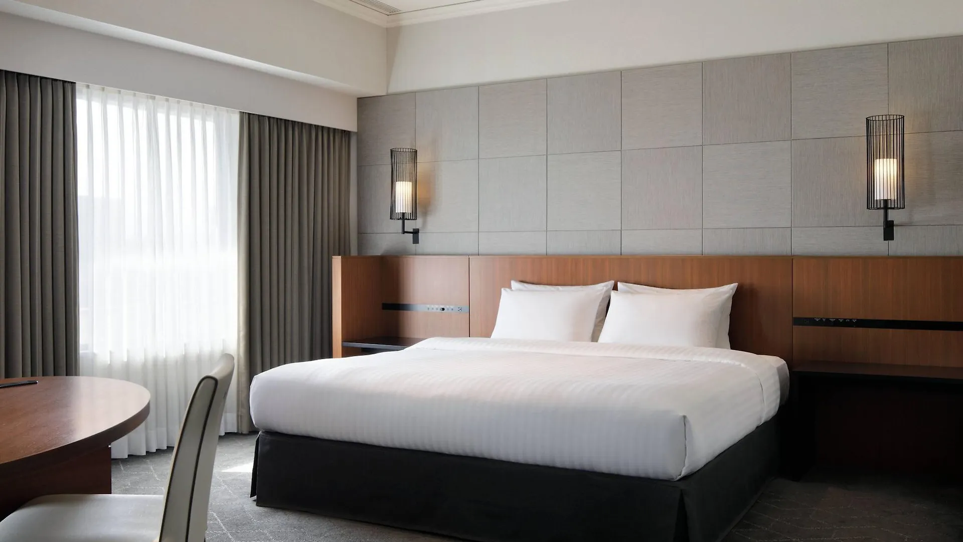 Courtyard By Marriott Shin-Osaka Station Hotel 5*, Osaka