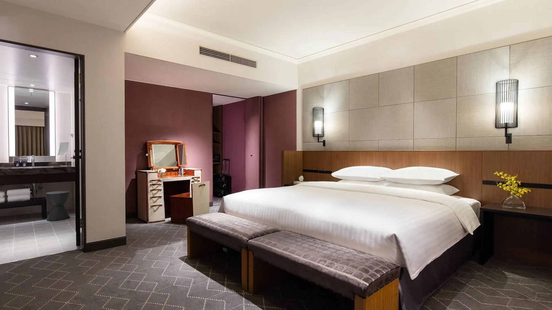 Courtyard By Marriott Shin-Osaka Station Hotel 5*, Osaka
