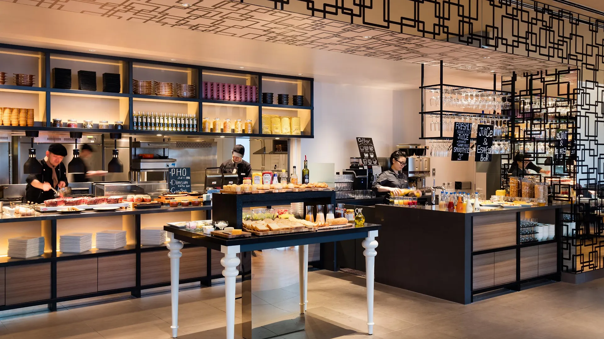 Courtyard By Marriott Shin-Osaka Station Hotel 5*, Osaka Japan