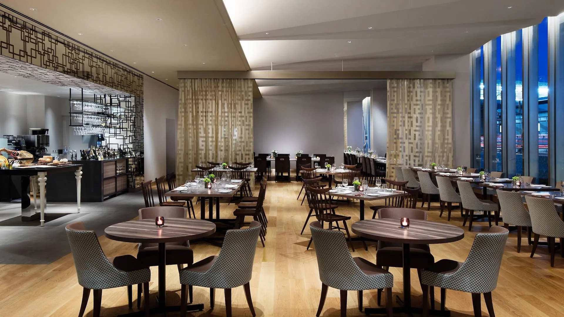 Courtyard By Marriott Shin-Osaka Station Hotel  Osaka