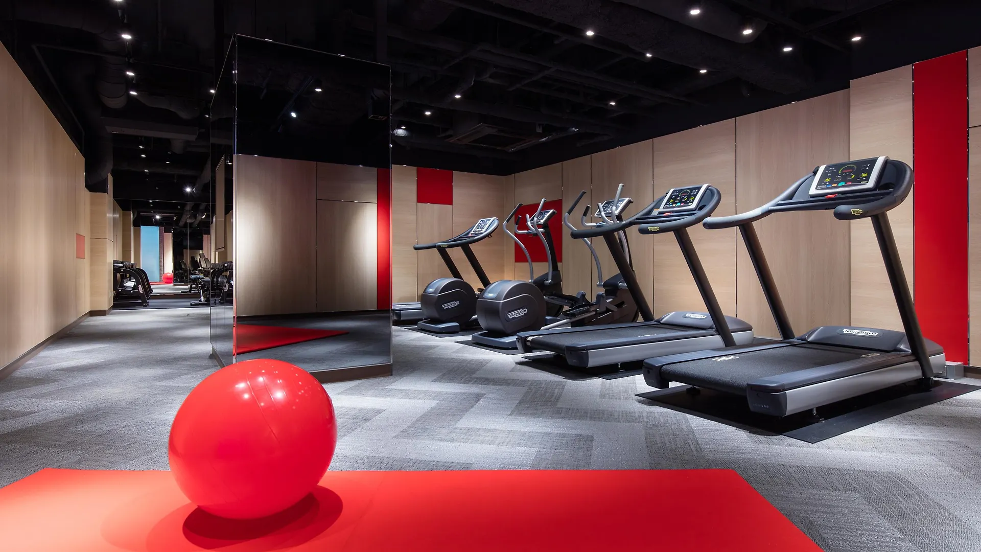 Courtyard By Marriott Shin-Osaka Station Hotel