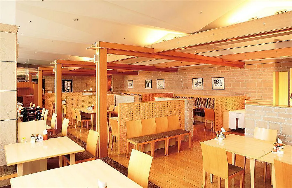 Courtyard By Marriott Shin-Osaka Station Hotel