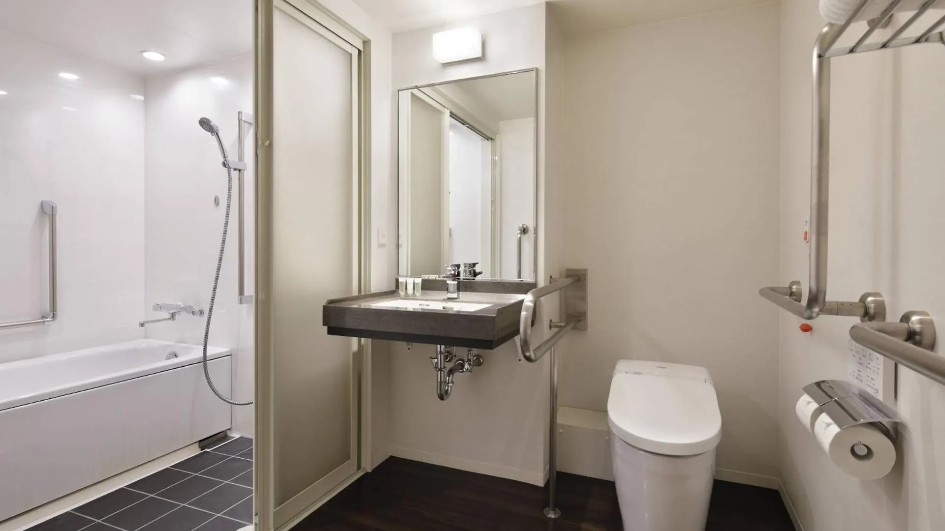 Courtyard By Marriott Shin-Osaka Station Hotel